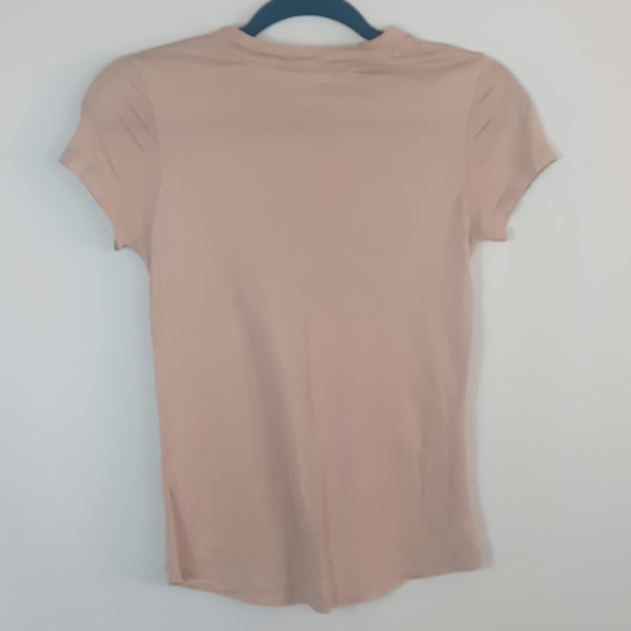Women's short sleeve top size medium - Picture 2 of 2